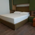 Tot * Дуррес